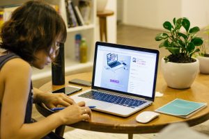 How to Choose the Right LMS: A Comprehensive Guide for Businesses